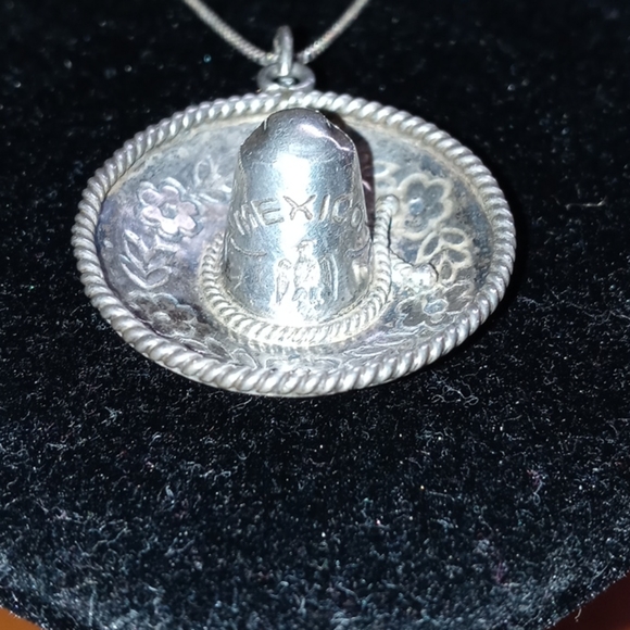 Castelan 925 Mexico Sombrero Hat Pendant & Chain - Picture 2 of 14